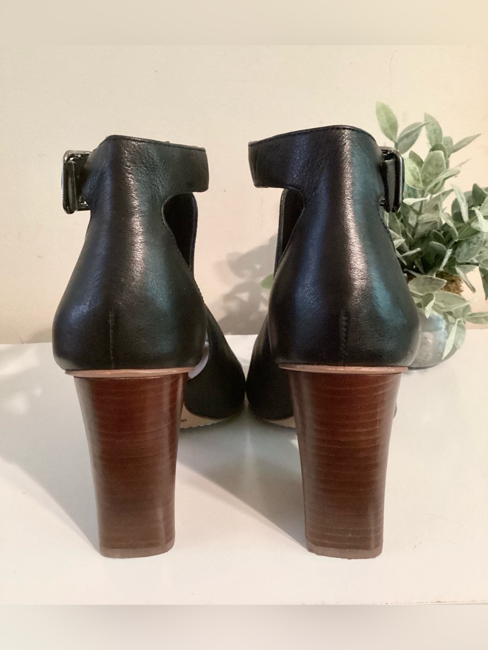 Vince Camuto Black Leather Peep Toe Block Heel Sandals Size 9 - Picture 4 of 10